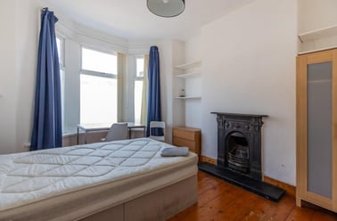 Mackintosh Place, Plasnewydd, Cardiff - Image 3